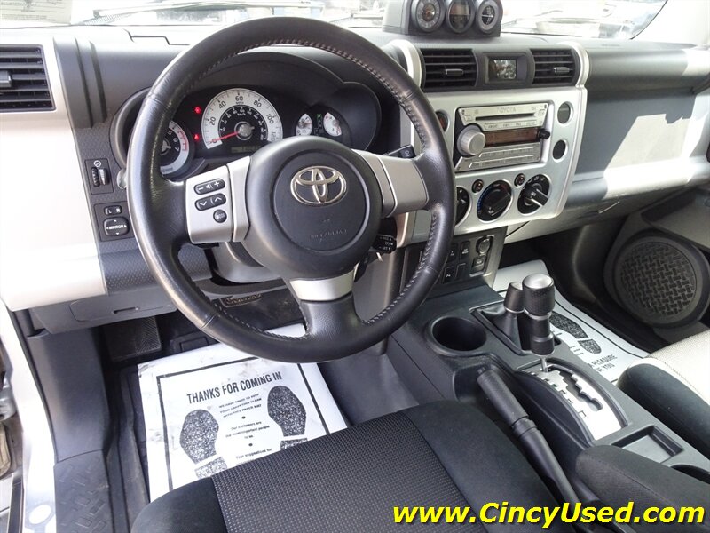 2007 Toyota FJ Cruiser 4.0L V6 4X4 - Photo 9 - Cincinnati, OH 45255
