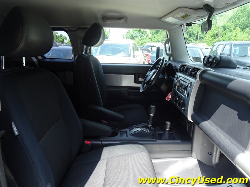 2007 Toyota FJ Cruiser 4.0L V6 4X4 - Photo 13 - Cincinnati, OH 45255