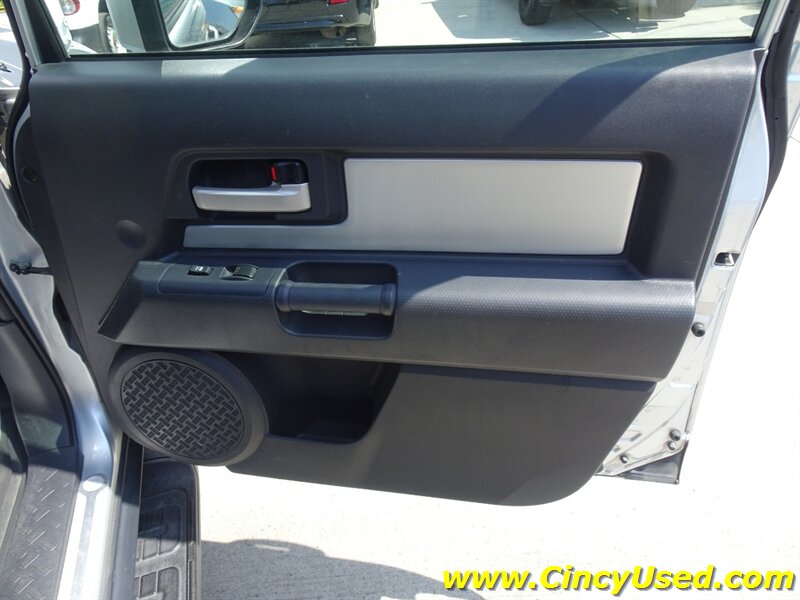 2007 Toyota FJ Cruiser 4.0L V6 4X4 - Photo 24 - Cincinnati, OH 45255