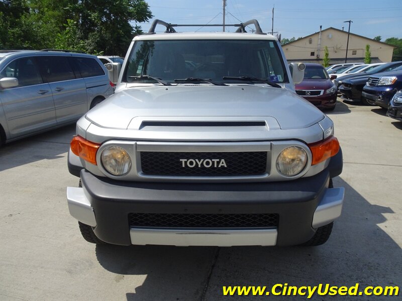 2007 Toyota FJ Cruiser 4.0L V6 4X4 - Photo 2 - Cincinnati, OH 45255
