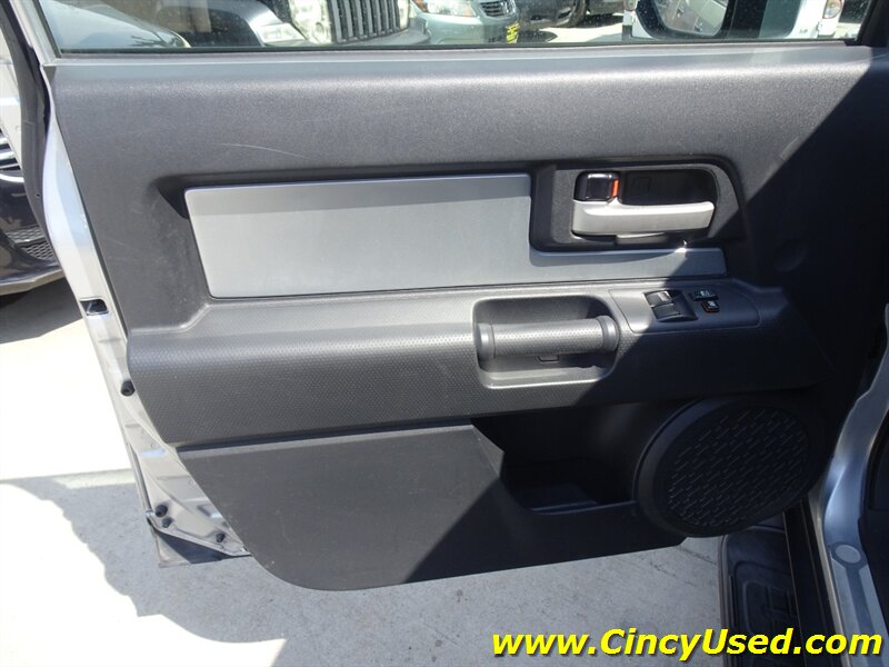 2007 Toyota FJ Cruiser 4.0L V6 4X4 - Photo 23 - Cincinnati, OH 45255