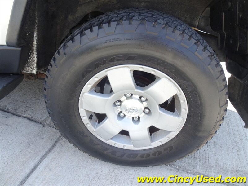 2007 Toyota FJ Cruiser 4.0L V6 4X4 - Photo 27 - Cincinnati, OH 45255