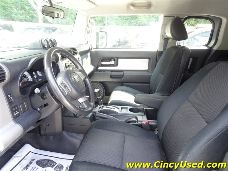 2007 Toyota FJ Cruiser 4.0L V6 4X4 - Photo 11 - Cincinnati, OH 45255