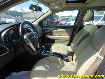 2013 Chrysler 200 Series Limited  3.6L V6 FWD - Photo 11 - Cincinnati, OH 45255