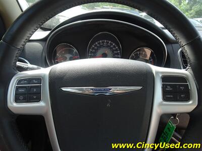 2013 Chrysler 200 Series Limited  3.6L V6 FWD - Photo 18 - Cincinnati, OH 45255