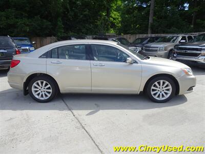 2013 Chrysler 200 Series Limited  3.6L V6 FWD - Photo 5 - Cincinnati, OH 45255