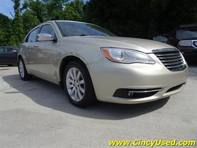 2013 Chrysler 200 Series Limited  3.6L V6 FWD - Photo 6 - Cincinnati, OH 45255