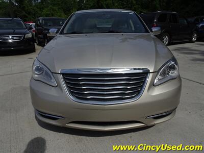 2013 Chrysler 200 Series Limited  3.6L V6 FWD - Photo 2 - Cincinnati, OH 45255