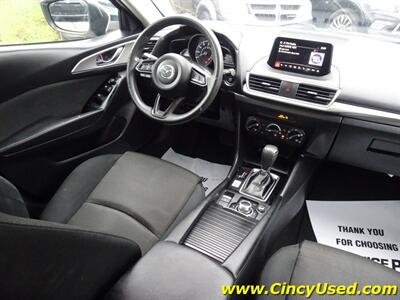 2017 Mazda MAZDA3 Sport   - Photo 14 - Cincinnati, OH 45255