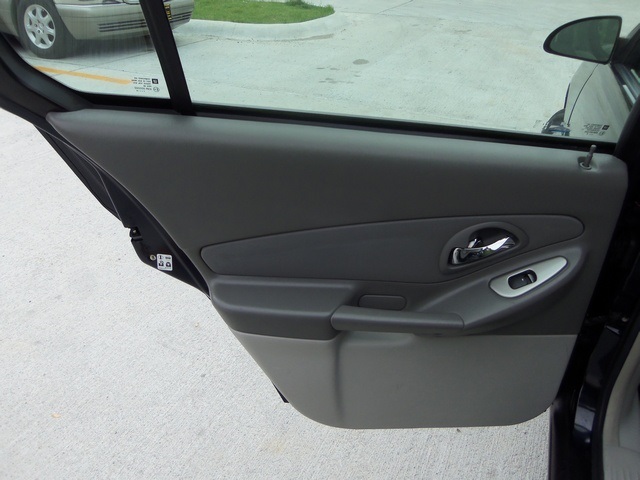 2006 Chevrolet Malibu LS - Photo 22 - Cincinnati, OH 45255