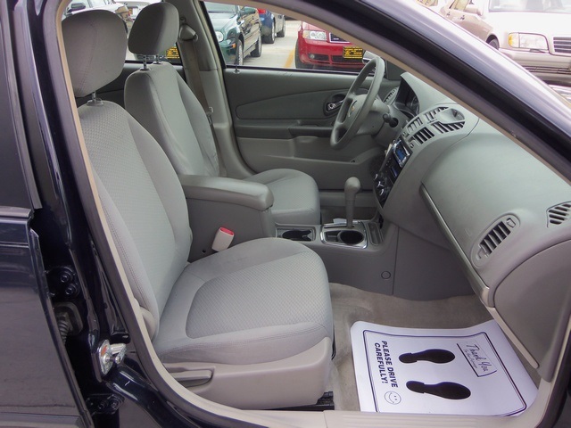 2006 Chevrolet Malibu LS - Photo 8 - Cincinnati, OH 45255