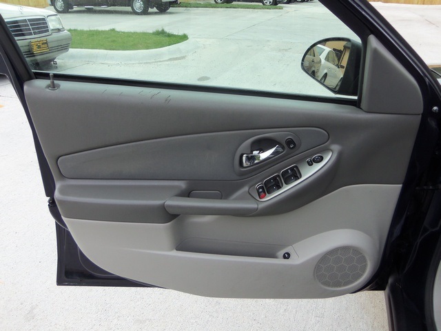 2006 Chevrolet Malibu LS - Photo 20 - Cincinnati, OH 45255