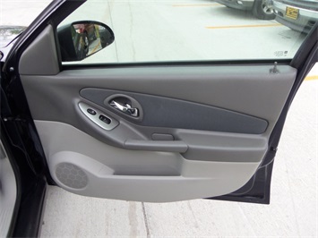 2006 Chevrolet Malibu LS   - Photo 21 - Cincinnati, OH 45255