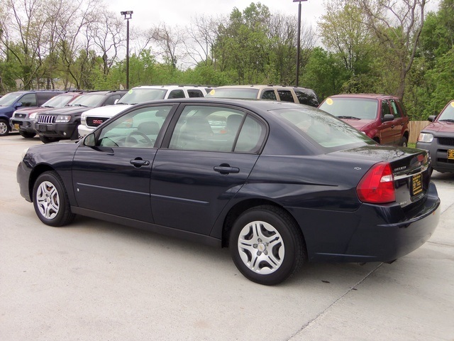 2006 Chevrolet Malibu LS - Photo 4 - Cincinnati, OH 45255