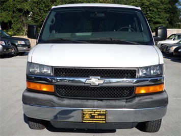 2006 Chevrolet G2500 Vans Express   - Photo 2 - Cincinnati, OH 45255