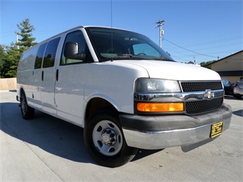 2006 Chevrolet G2500 Vans Express   - Photo 10 - Cincinnati, OH 45255