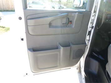 2006 Chevrolet G2500 Vans Express   - Photo 16 - Cincinnati, OH 45255