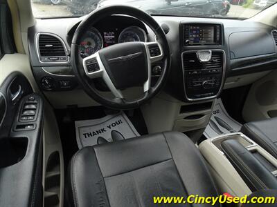 2016 Chrysler Town & Country Touring Handicap - Photo 14 - Cincinnati, OH 45255