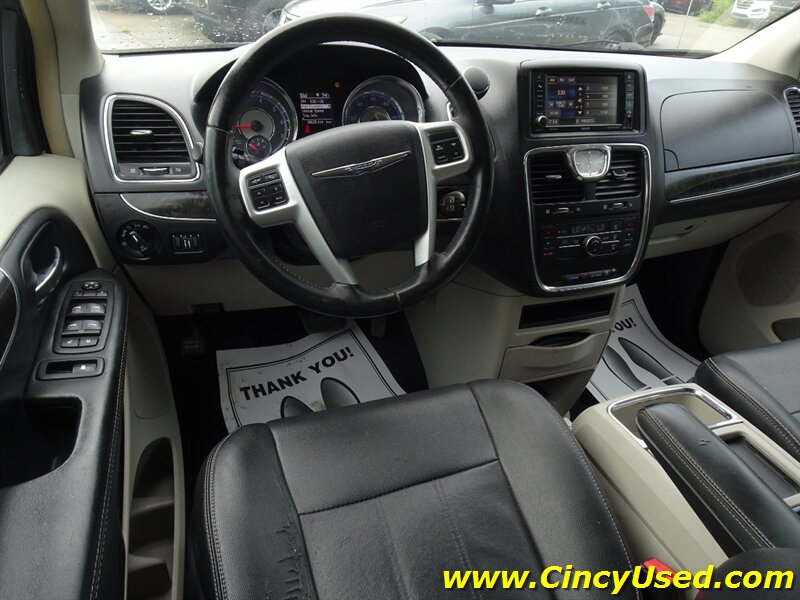 2016 Chrysler Town & Country Touring Handicap - Photo 14 - Cincinnati, OH 45255