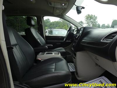 2016 Chrysler Town & Country Touring Handicap - Photo 19 - Cincinnati, OH 45255