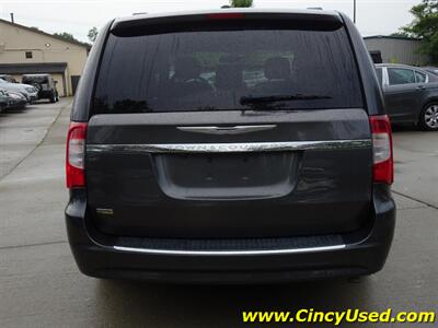 2016 Chrysler Town & Country Touring Handicap - Photo 8 - Cincinnati, OH 45255
