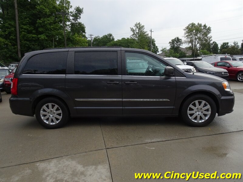 2016 Chrysler Town & Country Touring Handicap - Photo 5 - Cincinnati, OH 45255