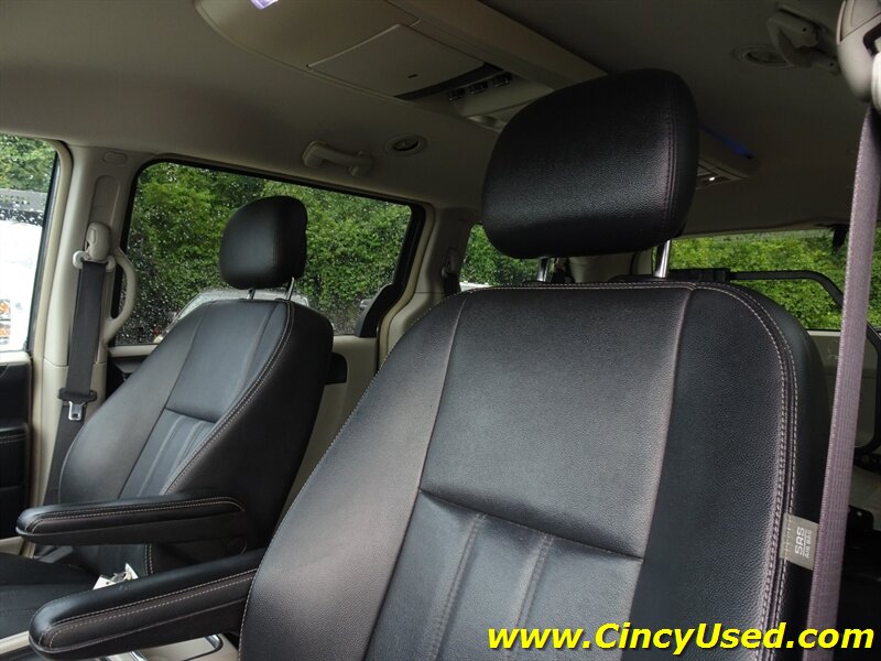 2016 Chrysler Town & Country Touring Handicap - Photo 12 - Cincinnati, OH 45255
