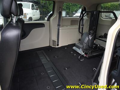 2016 Chrysler Town & Country Touring Handicap - Photo 15 - Cincinnati, OH 45255