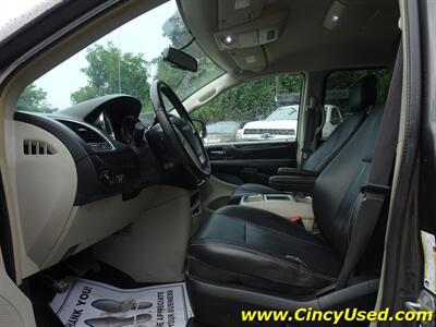 2016 Chrysler Town & Country Touring Handicap - Photo 11 - Cincinnati, OH 45255