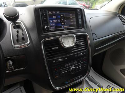 2016 Chrysler Town & Country Touring Handicap - Photo 21 - Cincinnati, OH 45255