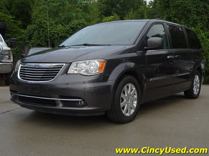 2016 Chrysler Town & Country Touring Handicap - Photo 3 - Cincinnati, OH 45255