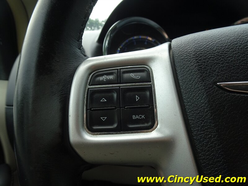 2016 Chrysler Town & Country Touring Handicap - Photo 25 - Cincinnati, OH 45255