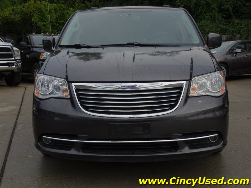 2016 Chrysler Town & Country Touring Handicap - Photo 2 - Cincinnati, OH 45255