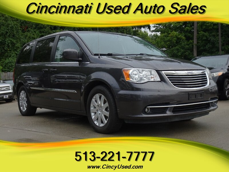 2016 Chrysler Town & Country Touring Handicap   - Photo 1 - Cincinnati, OH 45255