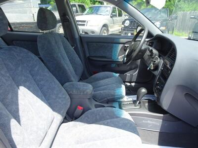 2001 Hyundai Elantra GLS   - Photo 10 - Cincinnati, OH 45255