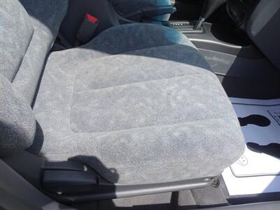 2001 Hyundai Elantra GLS   - Photo 17 - Cincinnati, OH 45255