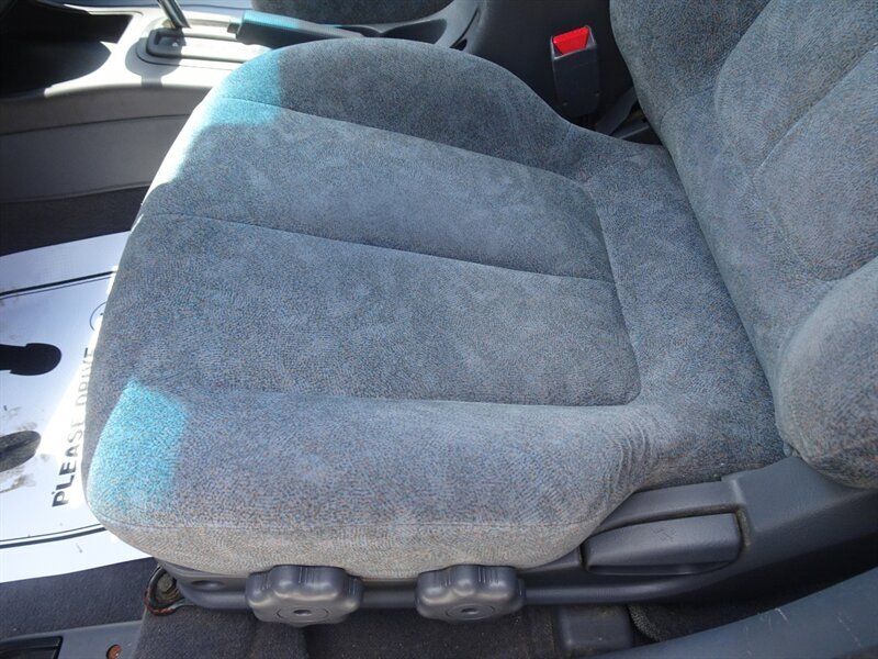 2001 Hyundai Elantra GLS - Photo 18 - Cincinnati, OH 45255