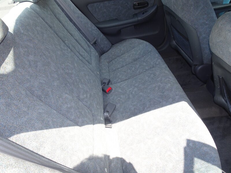 2001 Hyundai Elantra GLS - Photo 12 - Cincinnati, OH 45255