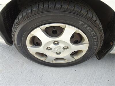 2001 Hyundai Elantra GLS   - Photo 26 - Cincinnati, OH 45255