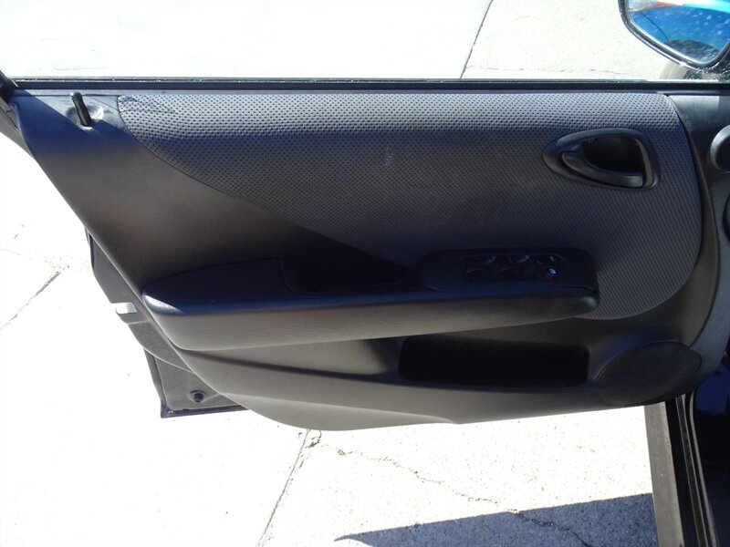 2007 Honda Fit Sport I4 FWD - Photo 21 - Cincinnati, OH 45255