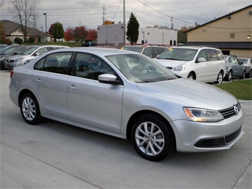 2013 Volkswagen Jetta SE   - Photo 1 - Cincinnati, OH 45255