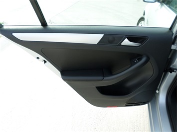 2013 Volkswagen Jetta SE   - Photo 23 - Cincinnati, OH 45255