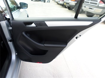2013 Volkswagen Jetta SE   - Photo 24 - Cincinnati, OH 45255