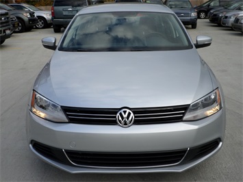 2013 Volkswagen Jetta SE   - Photo 2 - Cincinnati, OH 45255