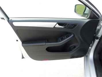 2013 Volkswagen Jetta SE   - Photo 21 - Cincinnati, OH 45255