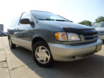 1999 Toyota Sienna LE   - Photo 10 - Cincinnati, OH 45255