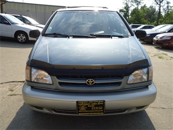 1999 Toyota Sienna LE   - Photo 2 - Cincinnati, OH 45255