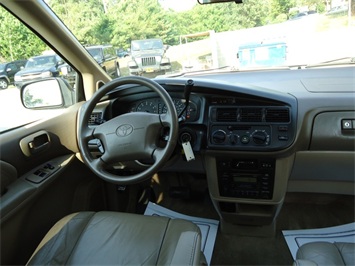 1999 Toyota Sienna LE   - Photo 14 - Cincinnati, OH 45255