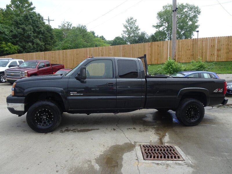 2003 Chevrolet Silverado 2500 HD LT 6.6L Duramax V8 4X4   - Photo 8 - Cincinnati, OH 45255