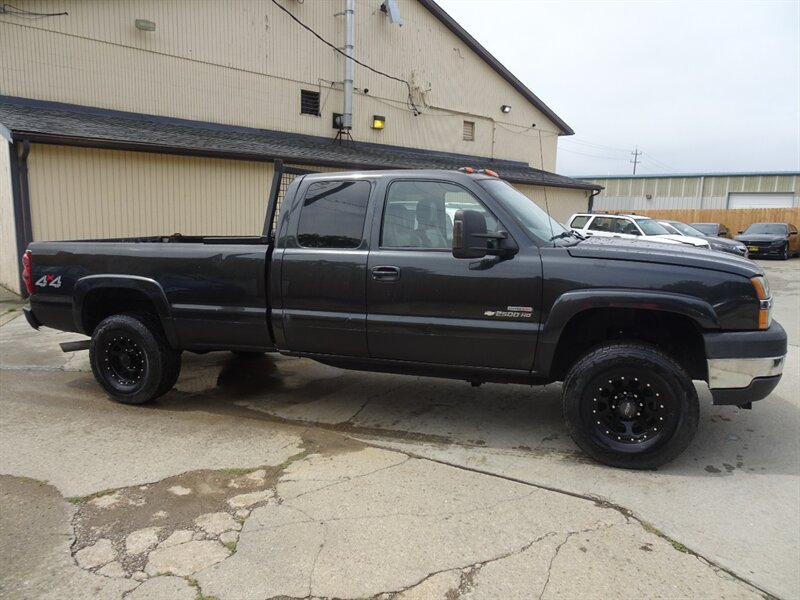 2003 Chevrolet Silverado 2500 HD LT 6.6L Duramax V8 4X4   - Photo 2 - Cincinnati, OH 45255